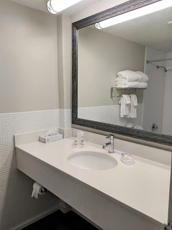 Room Two Double Beds – Street View