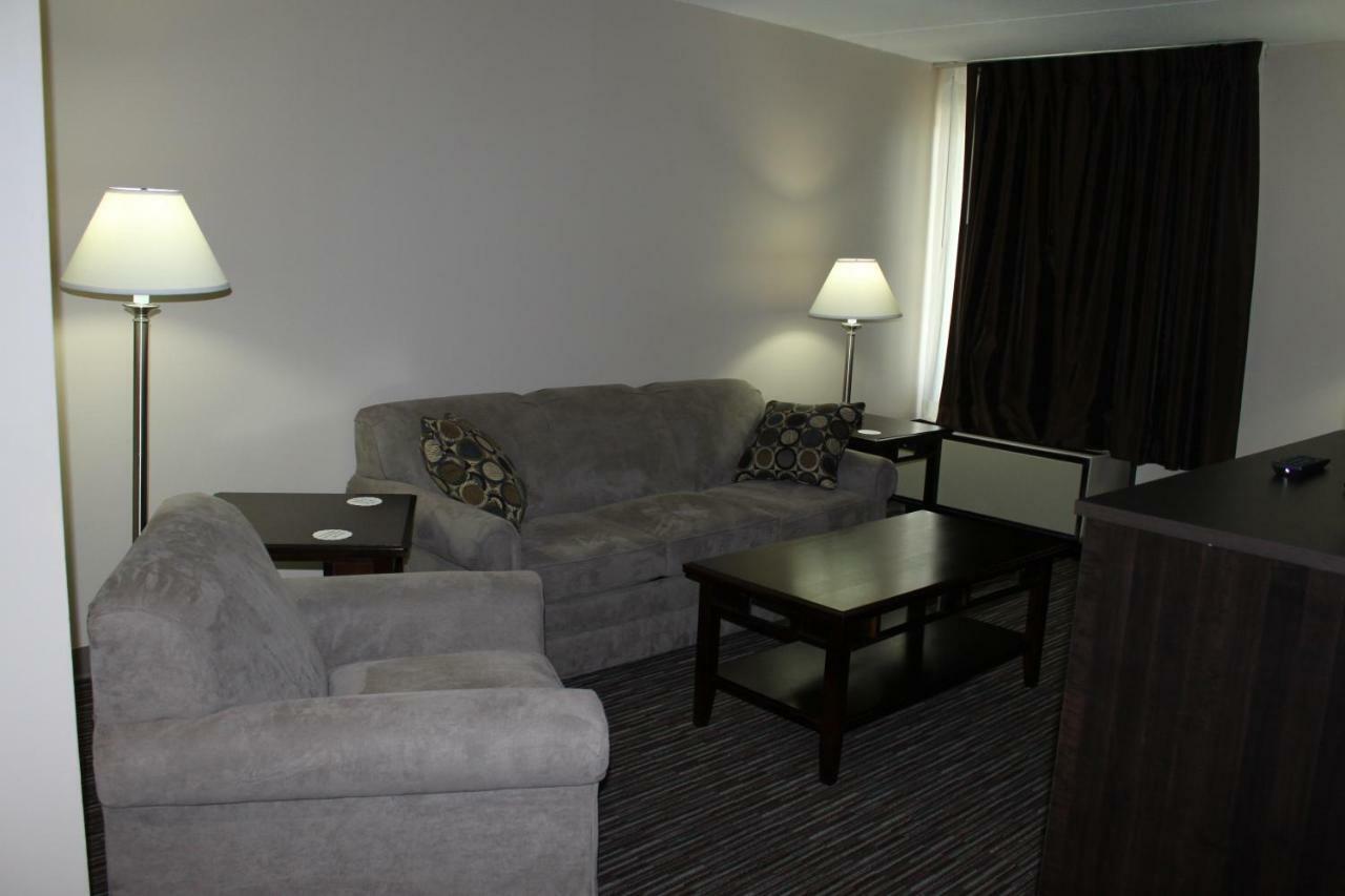King Suite with Living Room - Non Smoking