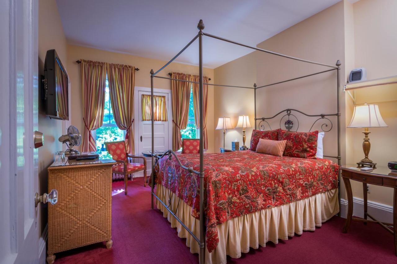 Classic Room One Queen Bed,918205897:JPEG