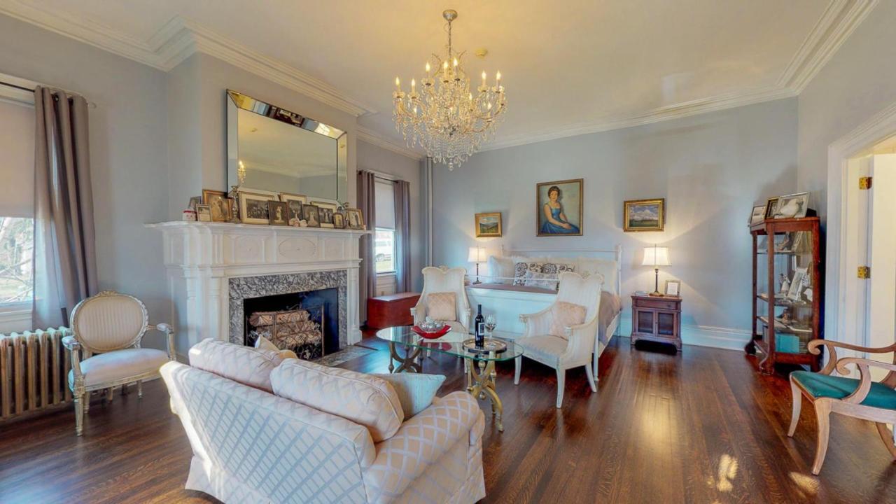 Deluxe King Suite