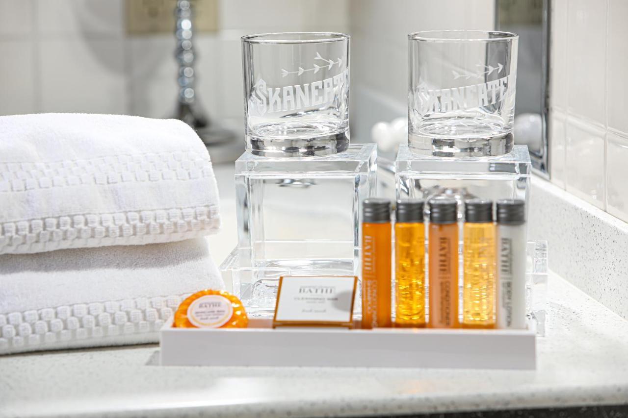 Deluxe Queen Room with Lake View,1499237788:JPEG