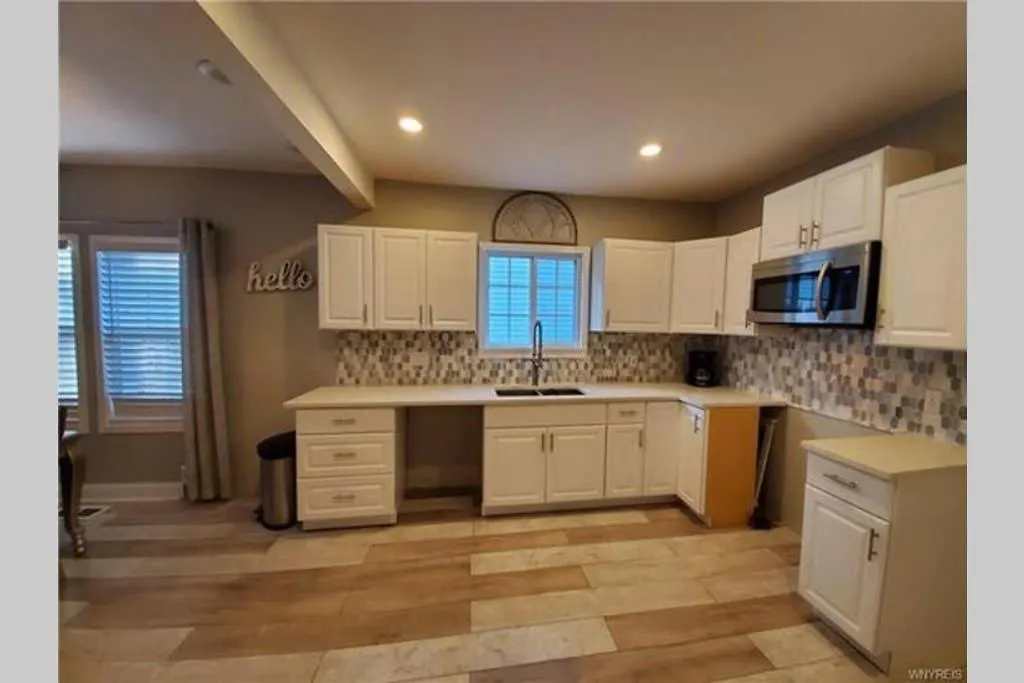 Luxury Private Home In The Heart Of Niagara Falls-1
