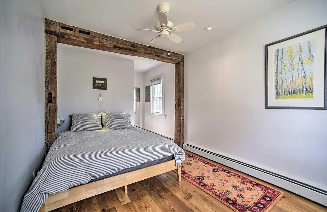 Charming Cottage W/ Yard - 2 Mi To Tinker St!-1