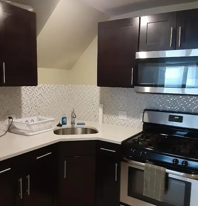 Comfortable And Neat 2 Bdr Apartment In Brooklyn-1