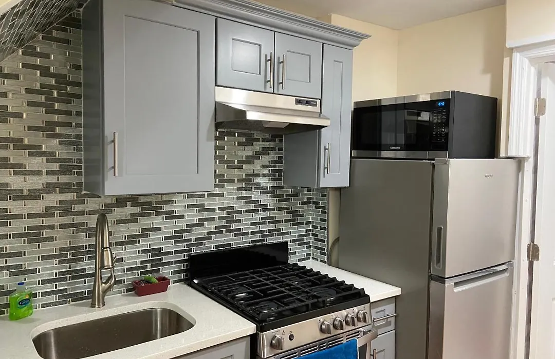 A Great Room In Queens-1