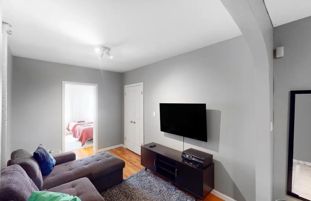 Entire 2 Bedroom Apt Close To Central Park, 6 Q-1