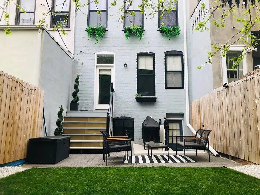 Luxury Apartment With Backyard + Close Transportation-1
