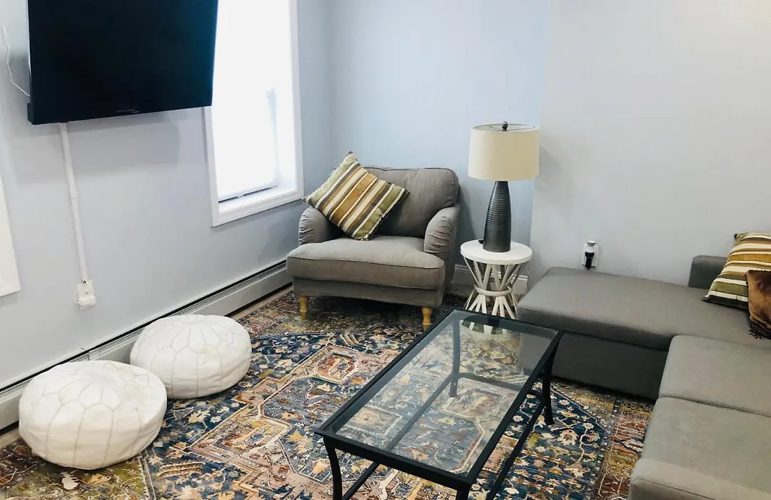 Luxury 3 Bedroom Apartment With Backyard + Close Transport-1