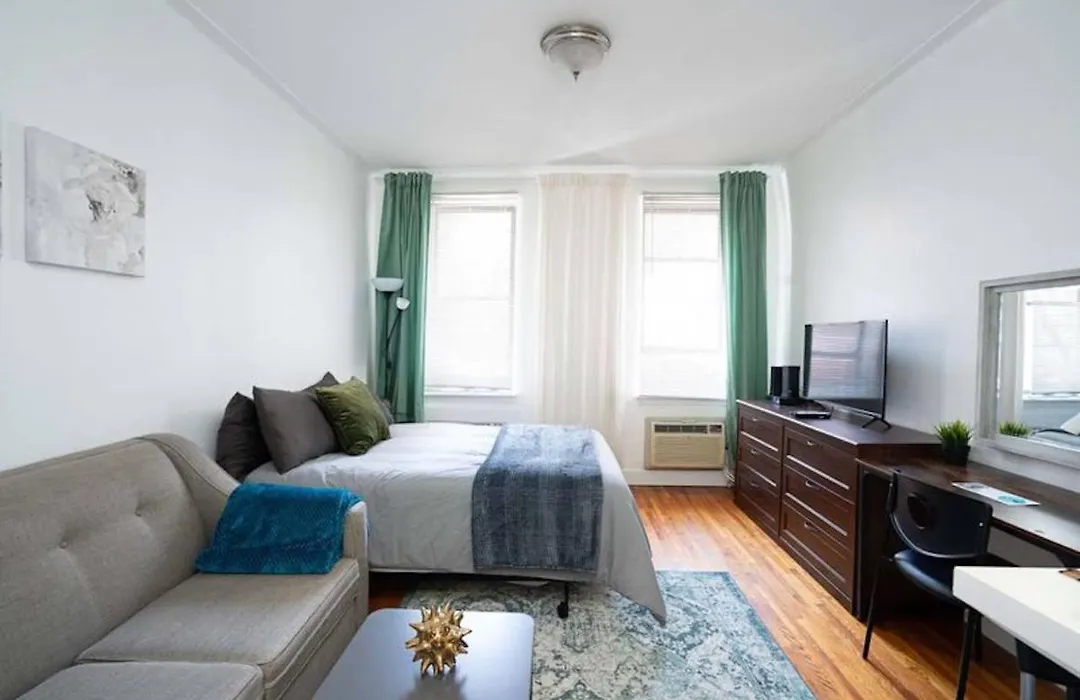 Upper East Side Studio Near Central Park-1