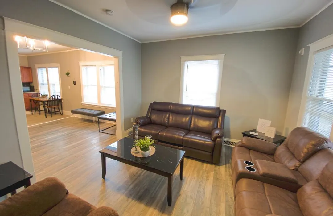 The Lasalle- With Private Yard & Parking, Minutes From Falls & Casino By Niagara Hospitality-1