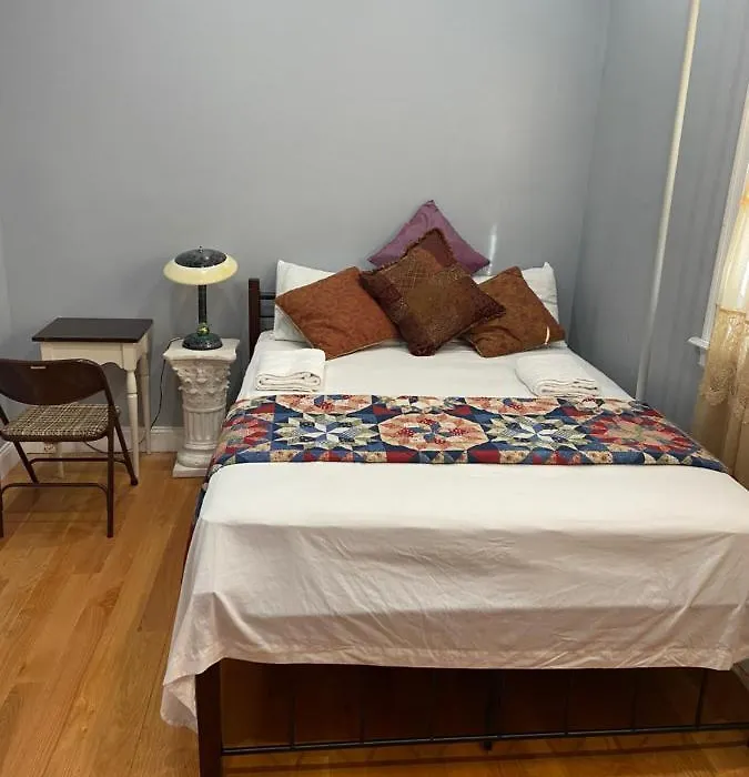 A Lovely Room In Queens-1
