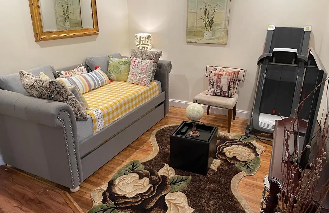 Town House In Canarsie-1