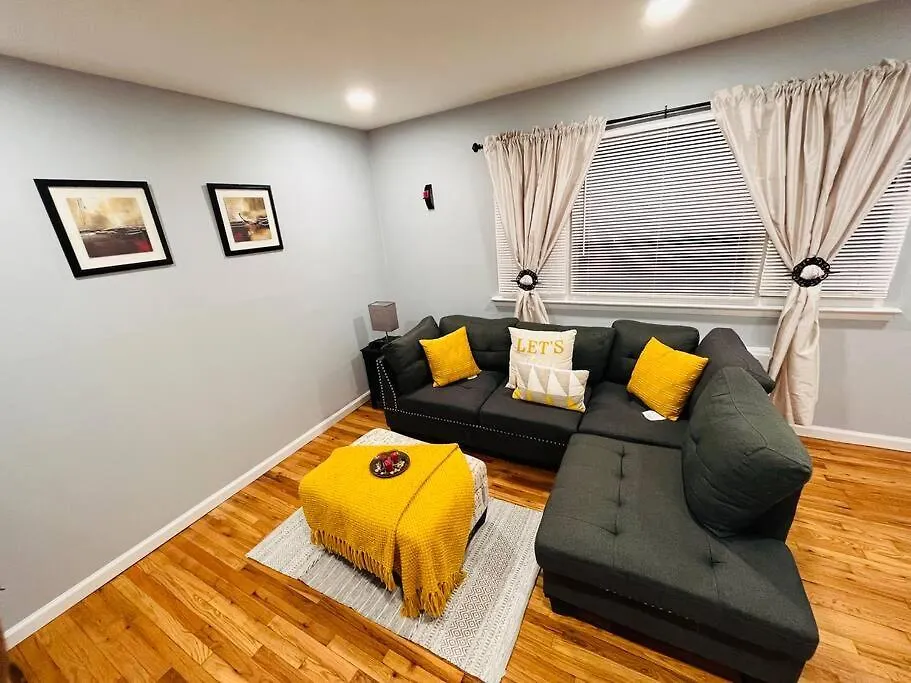 Vee'S Nest- Cozy 3 Bedroom With Parking-1