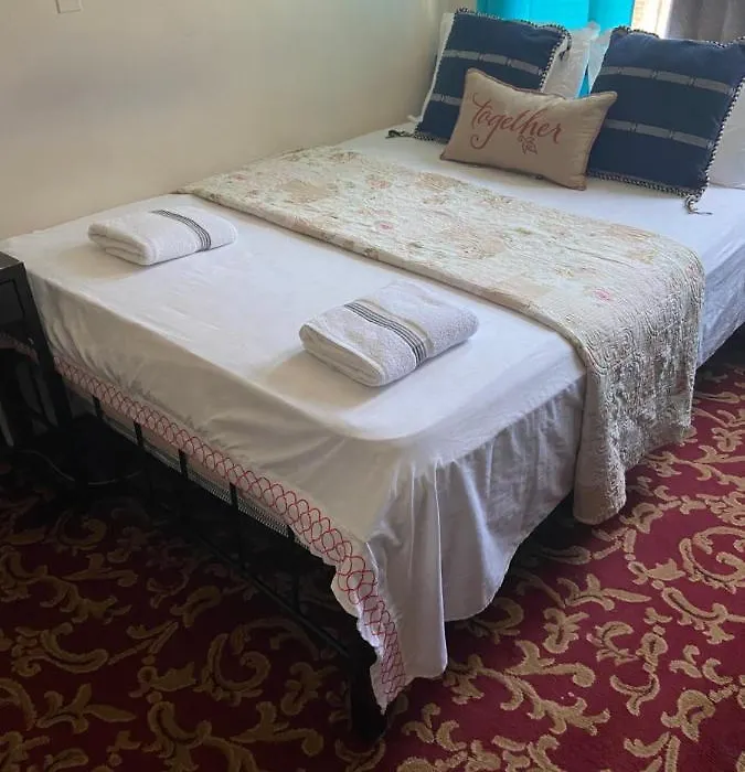 A Peaceful Room In Queens-1