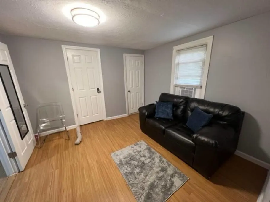Charming 1 Bedroom Home Conveniently Located-1