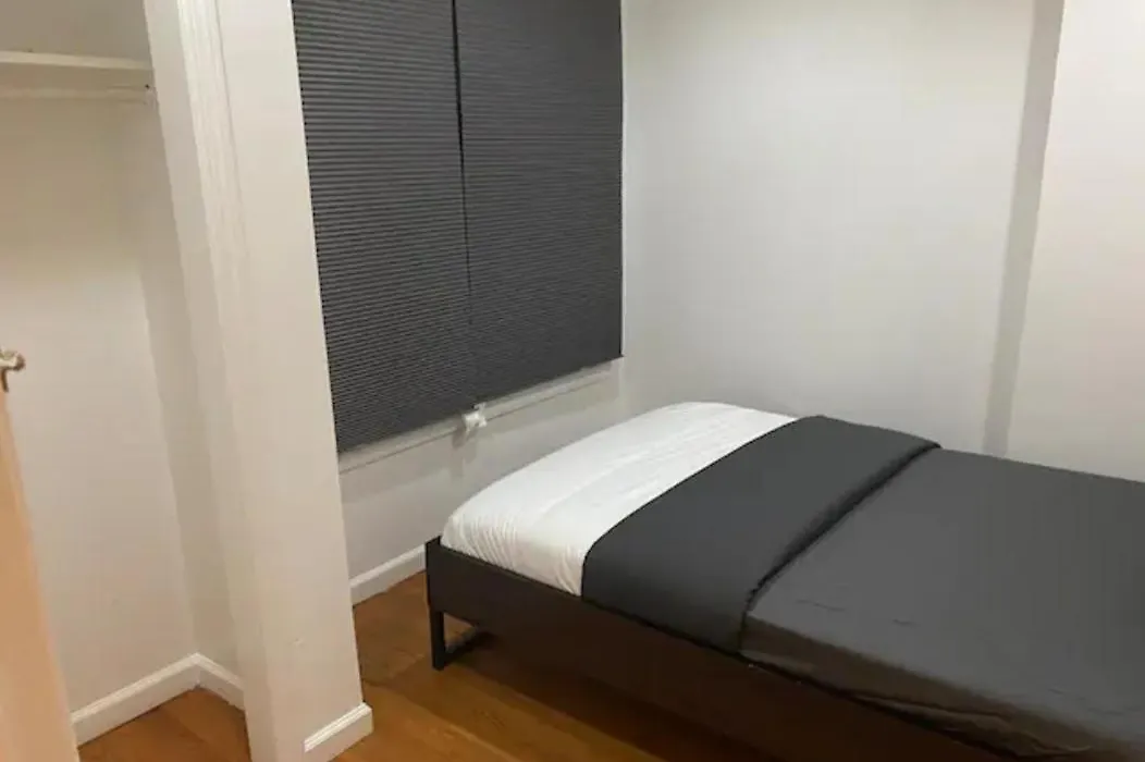 2 Bedroom Two Baths Newly Renovated Apartment-1