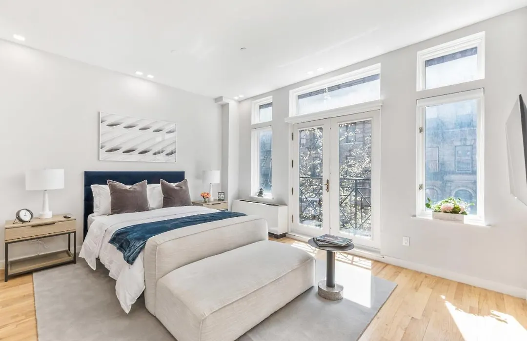 Maison Bella - Modern Studio W Charming Juliet Balcony-1
