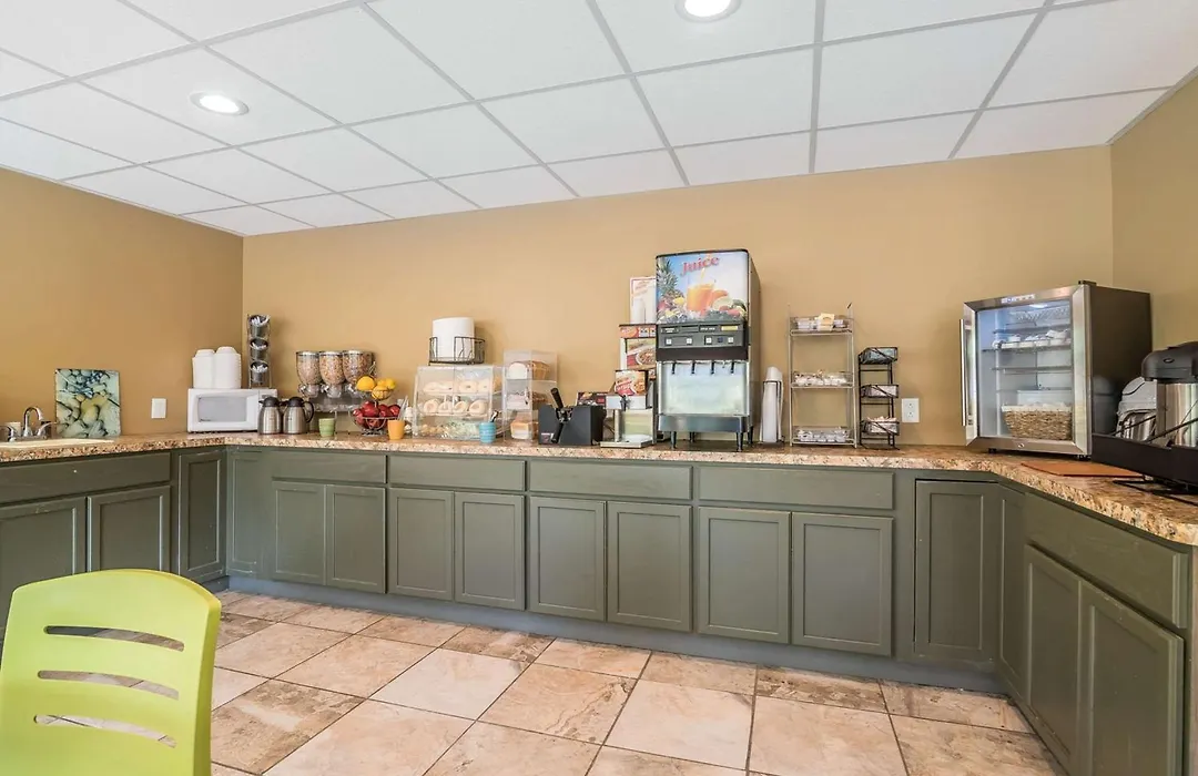 Econo Lodge Inn & Suites-1