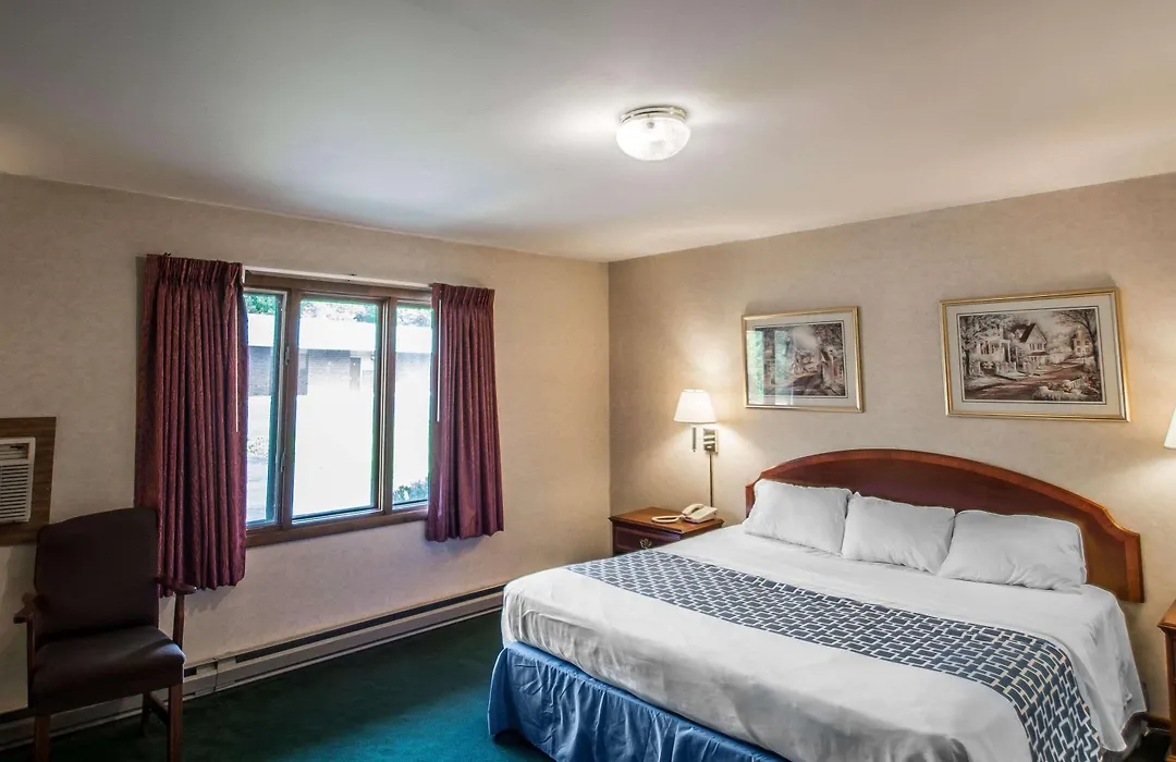 Econo Lodge-1