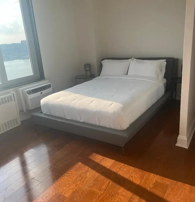 A Breathtaking Studio Overlooking The Hudson River And The City Skylines-1