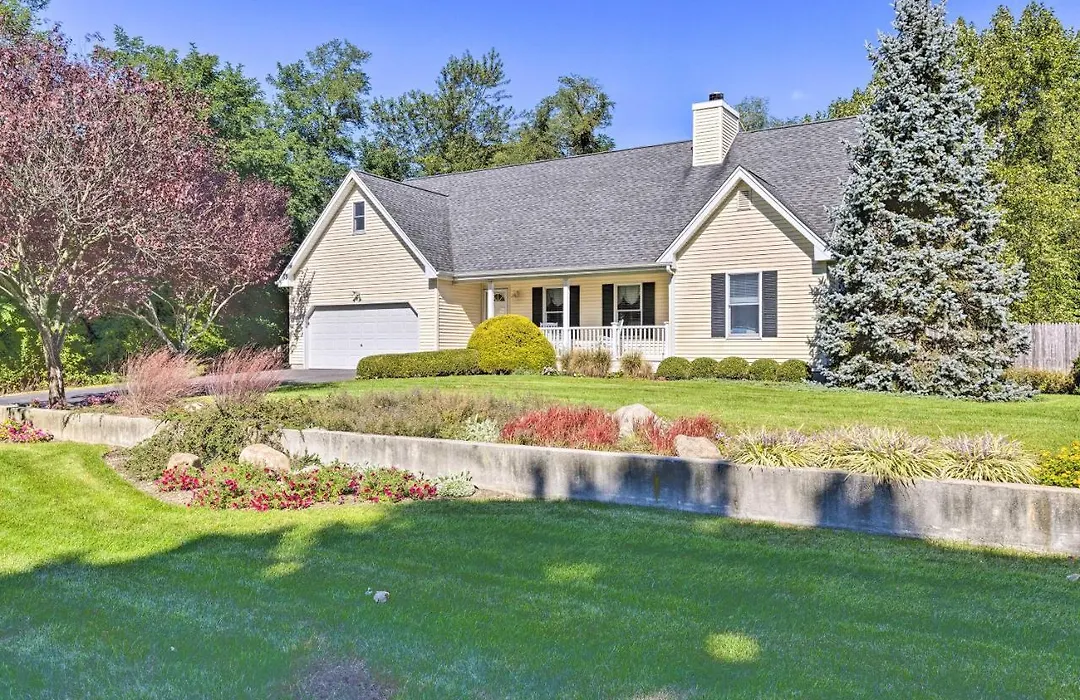 < 1 Mi To Beach: Luxury North Fork Retreat W/ Deck-1