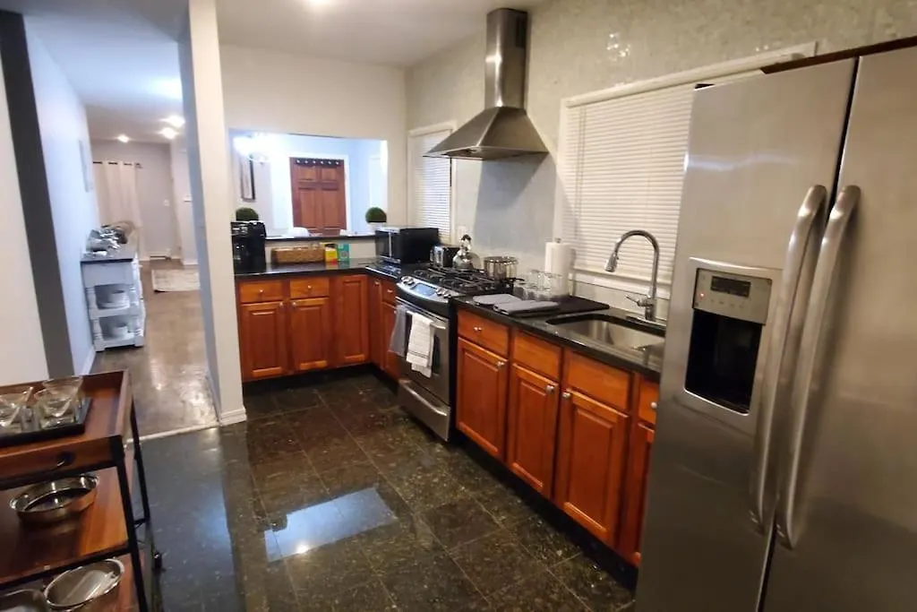 Quiet 3 Bedroom Apartment In Private Home-1