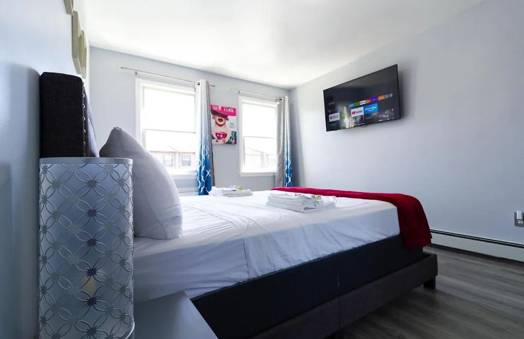 Stylish Private Room Suite 1 With Private Bathroom In Duplex Apartment In Brooklyn, Ny-1
