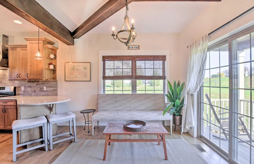 New Paltz Home With Fire Pit And Gas Fireplace!-1