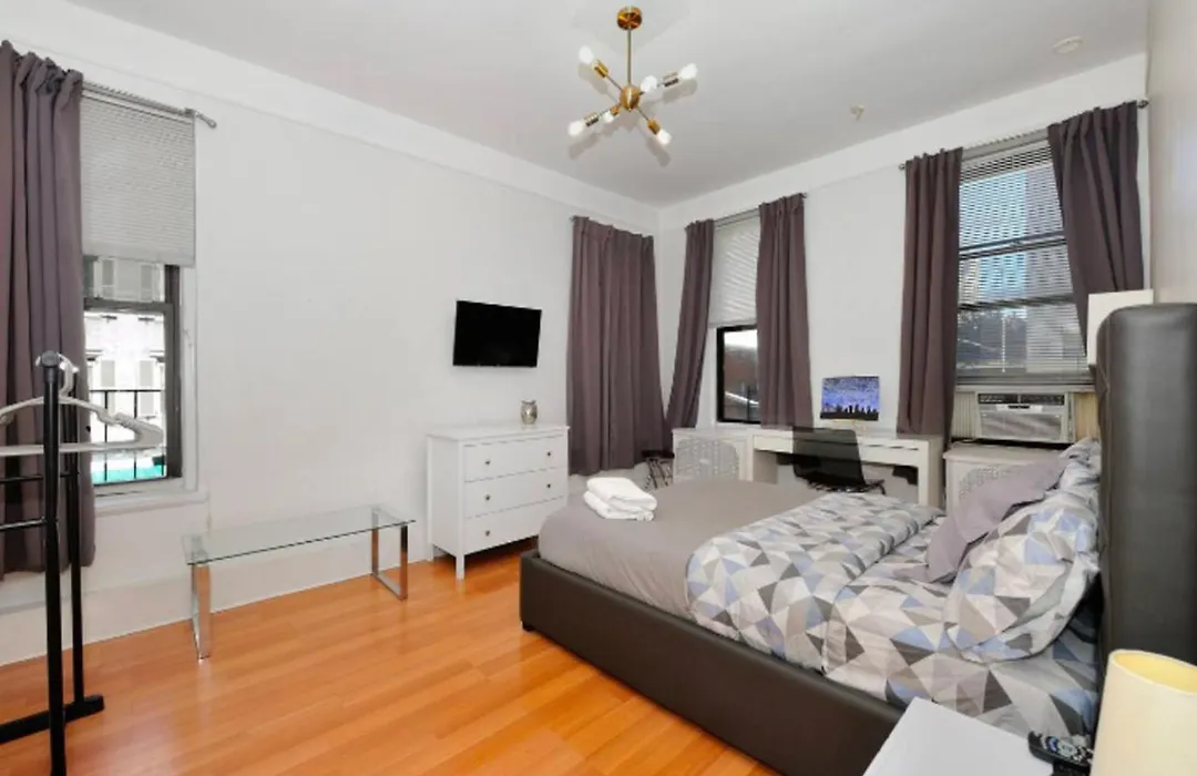 Lovely 3Br Near Central Park-1