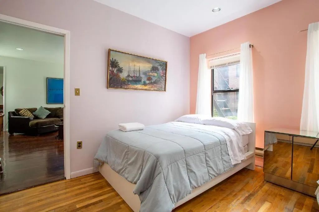 Spacious Two Bedroom Apartment In Midtown East-1