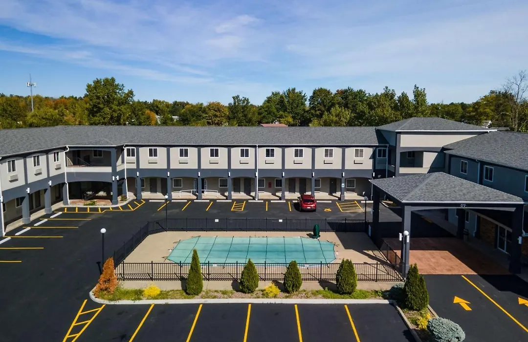 Days Inn & Suites By Wyndham Niagara Falls/Buffalo-1