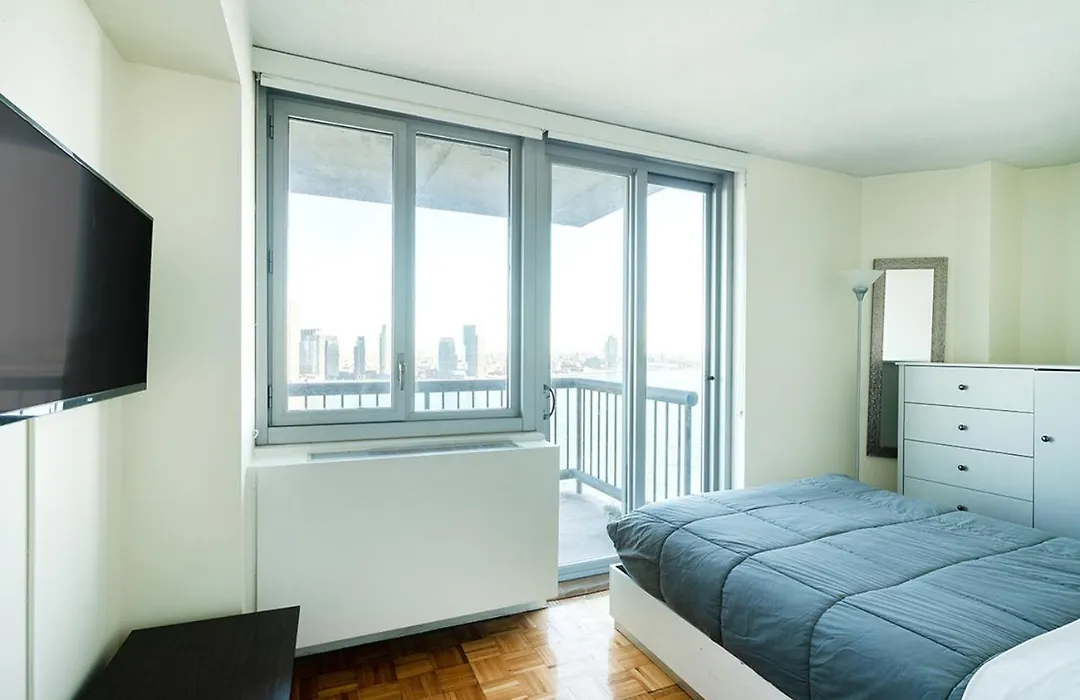 3 Bedroom Apartment In Midtown East-1