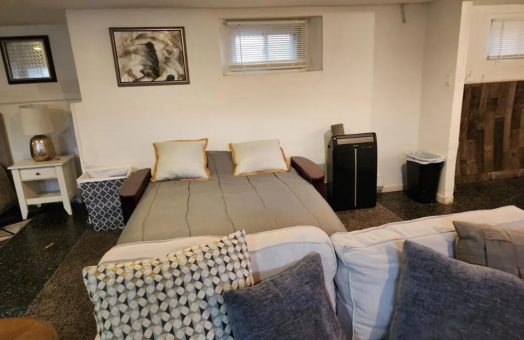 Cozy Studio; Lower Level Unit-1