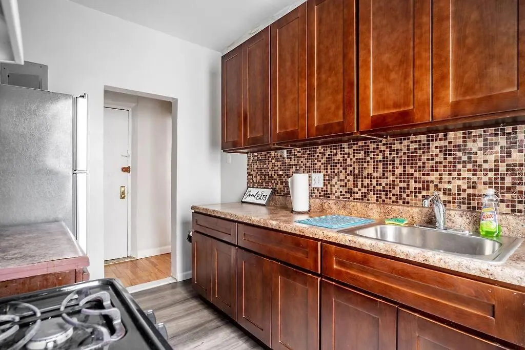 Artsy And Spacious 1 Bedroom Apartment In Crown Heights-1