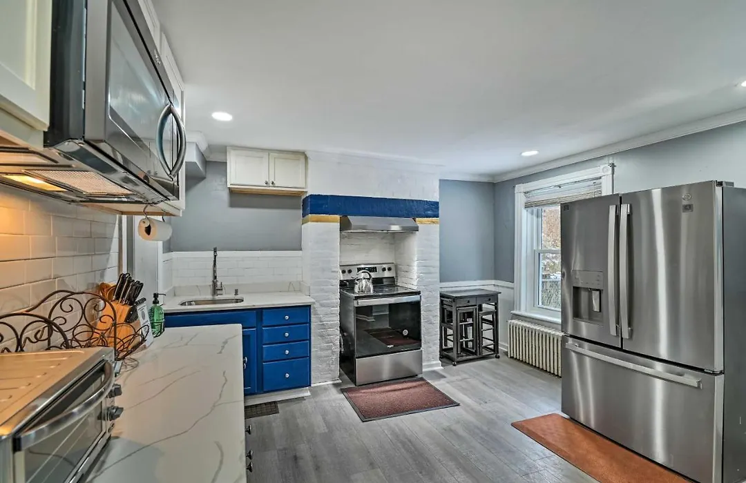 Sophisticated Albany Vacation Rental-1
