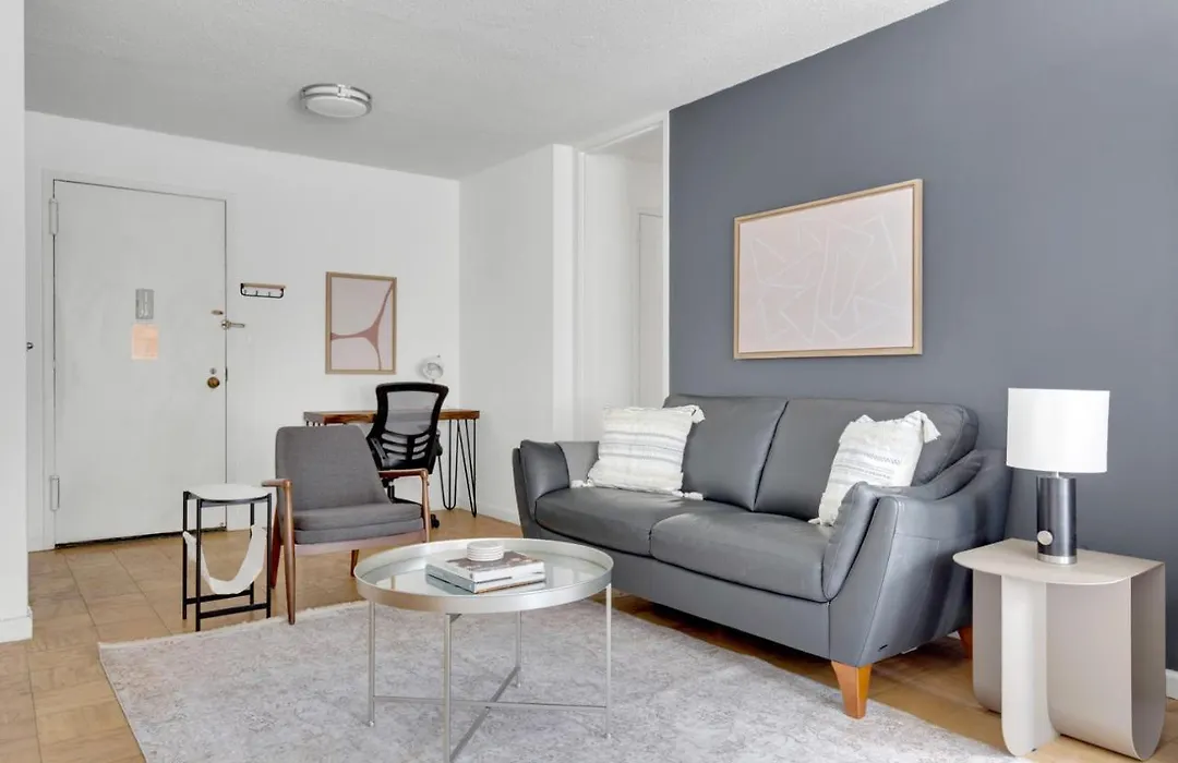 Midtown E 2Br W Balcony Gym Doorman Nyc-40-1