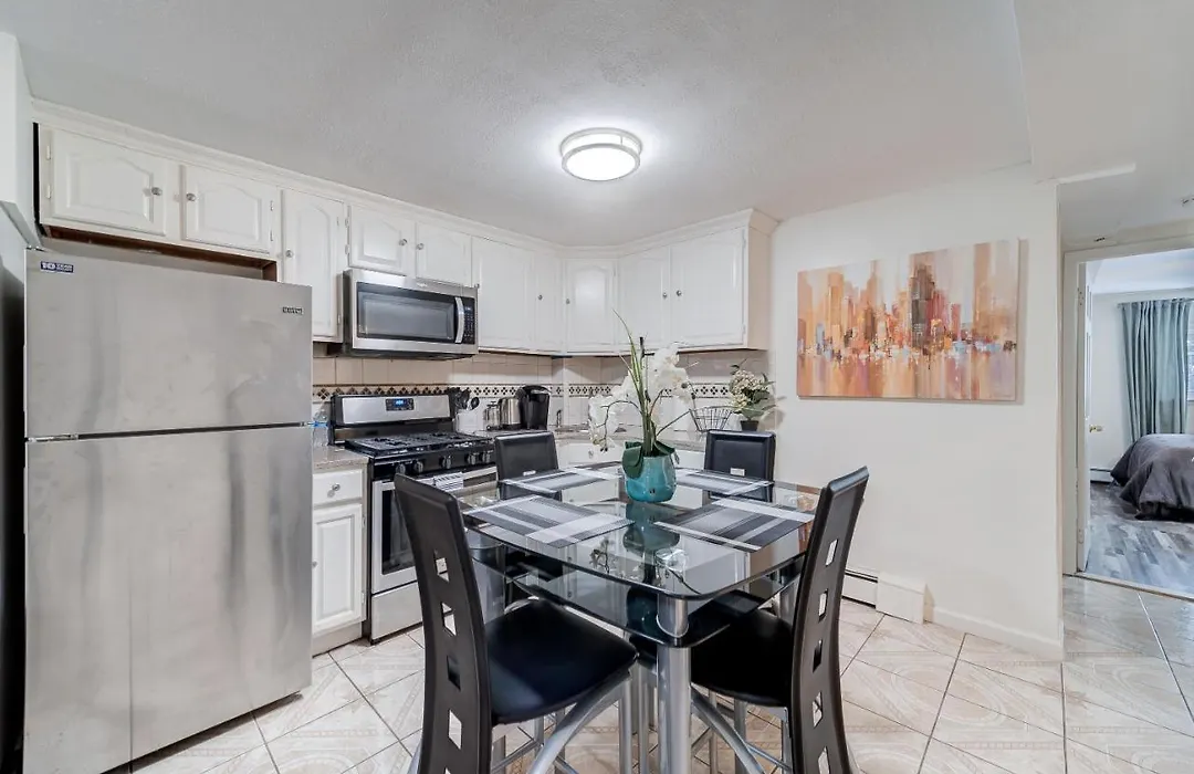 Wonderful Getaway In Canarsie Brooklyn With Parking-1