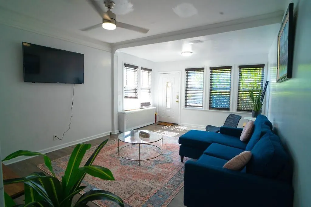 Beautiful 3-Bedroom Home In Brooklyn With Parking-1