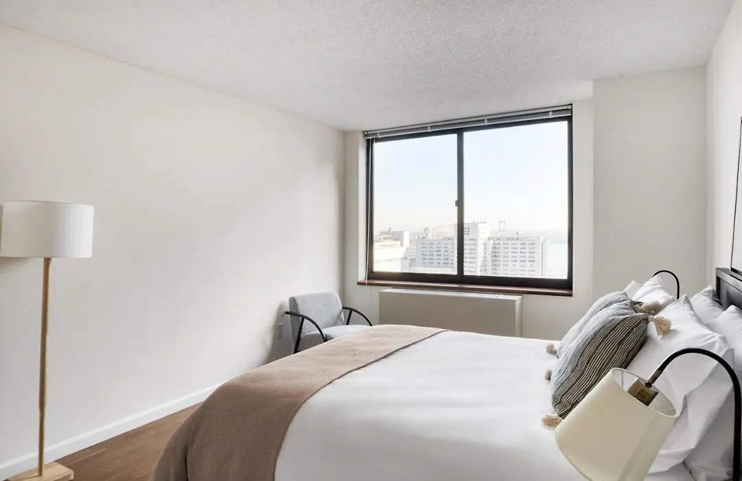 Ues 2Br W Elevator Doorman Gym Nr Central Park Nyc-1072-1