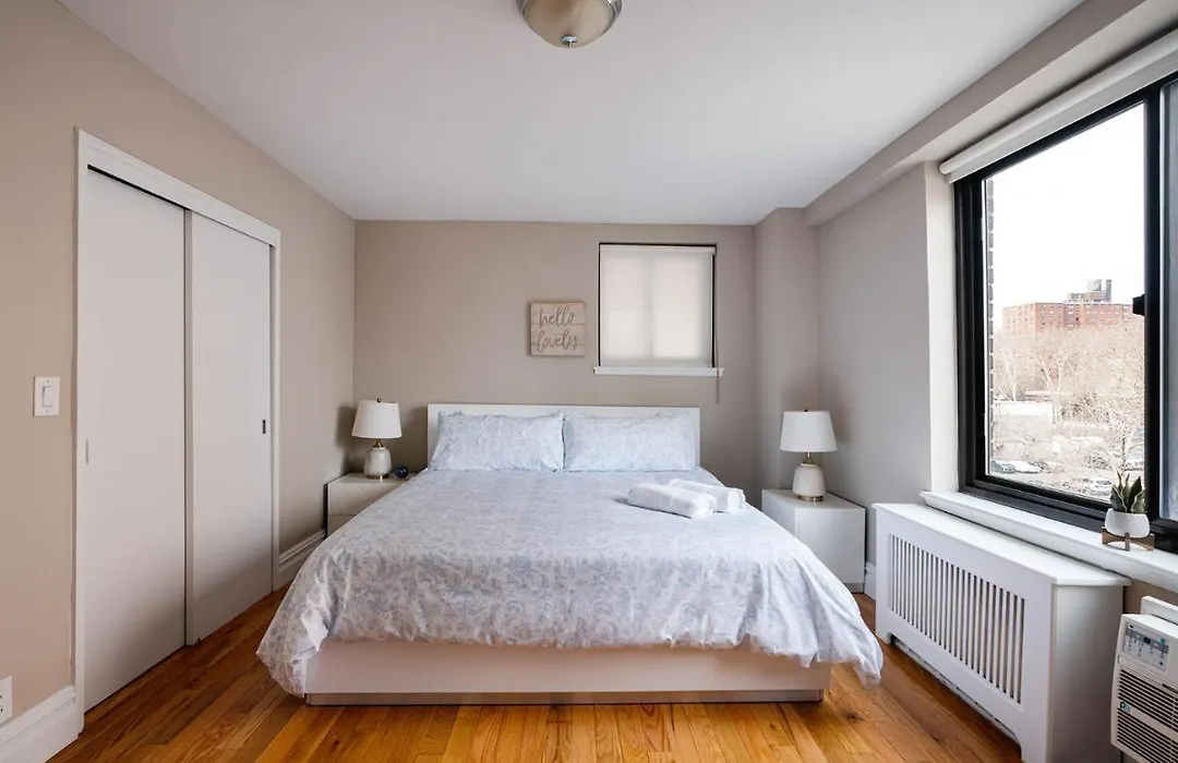 Luxury 4 Beds 1.5 Baths By Central Park-1