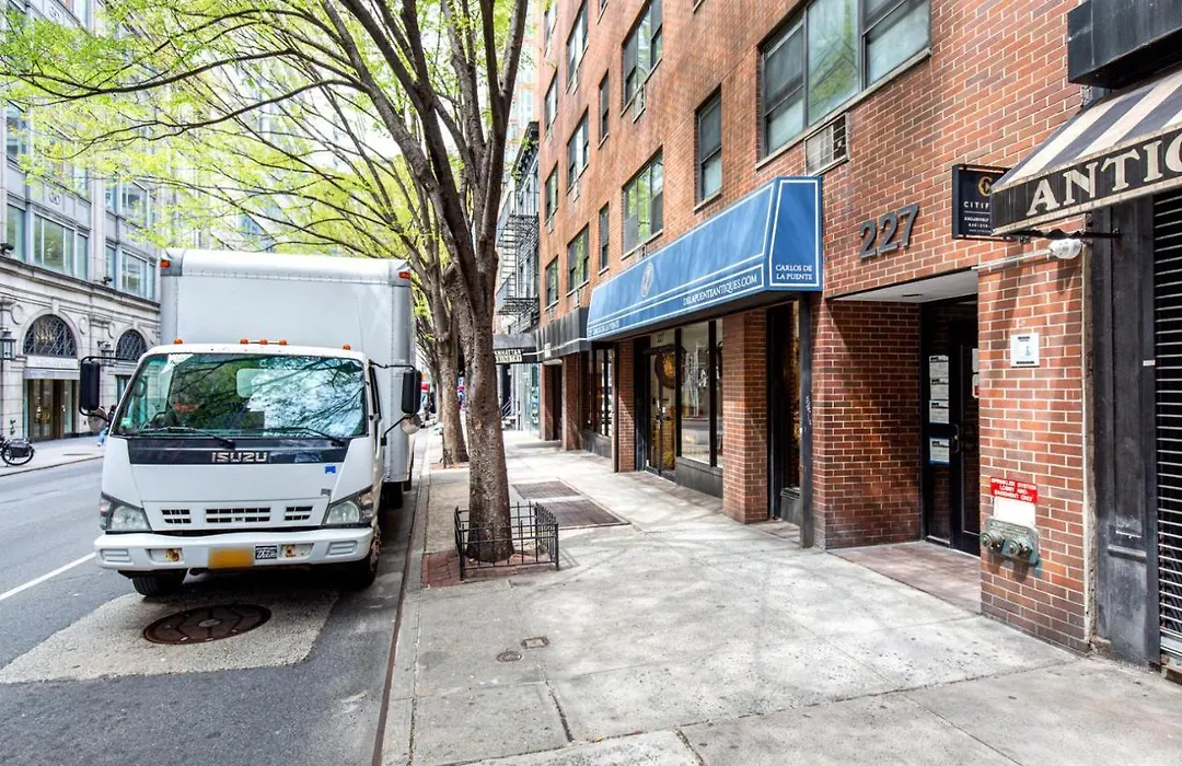 Ues 2Br W Wd Elevator Nr Bloomingdales Nyc-873-1