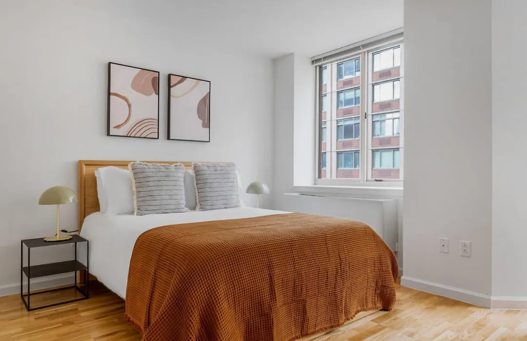 Ues Studio W Elevator Doorman Nr Central Park Nyc-1039-1