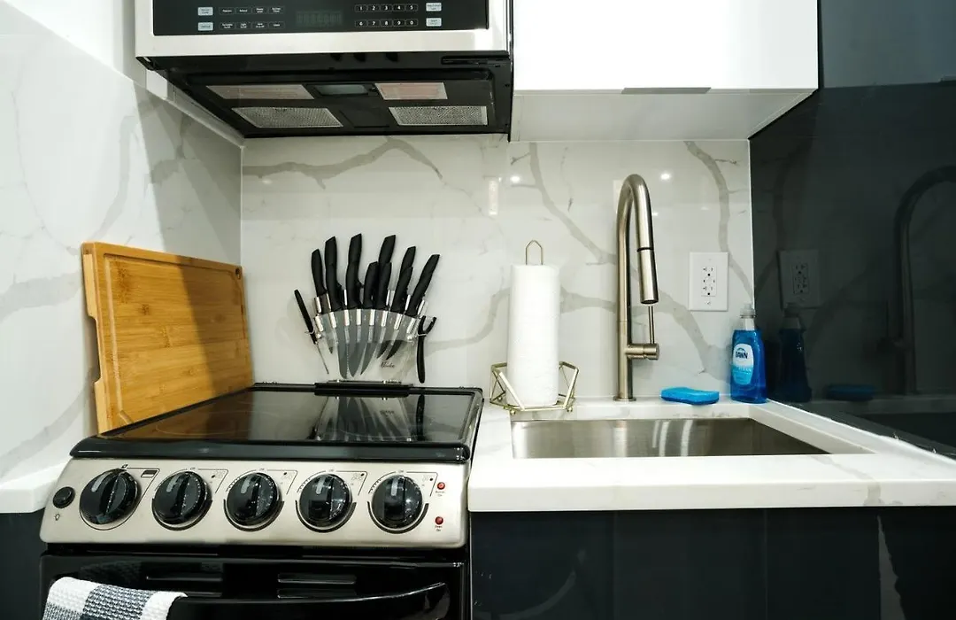 317-2D Brand New Modern 1Br W&D Near Central Park-1