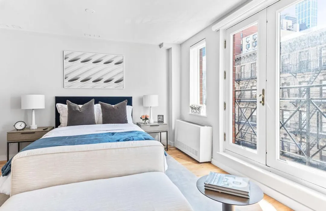 Modern Studio Suite With Charming Juliet Balcony In Upper East Side-1