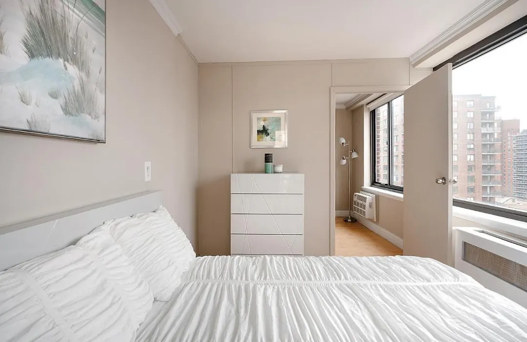 Luxury 3 Beds By Central Park-1