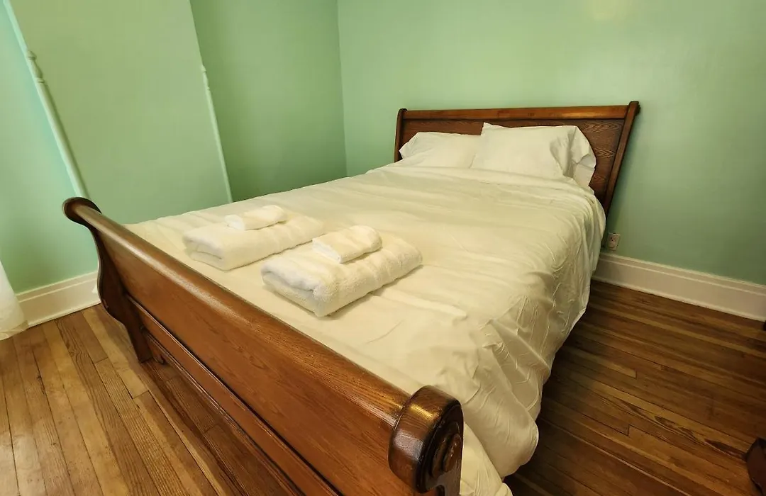 7 Minutes From The Falls! Comfortable And Spacious Townhouse-1