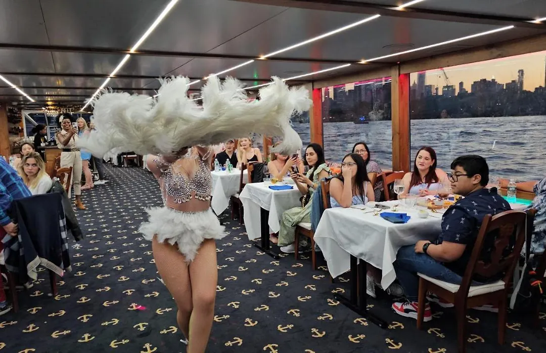 Nyc Dinner Boat Louisa Of The Seas-1