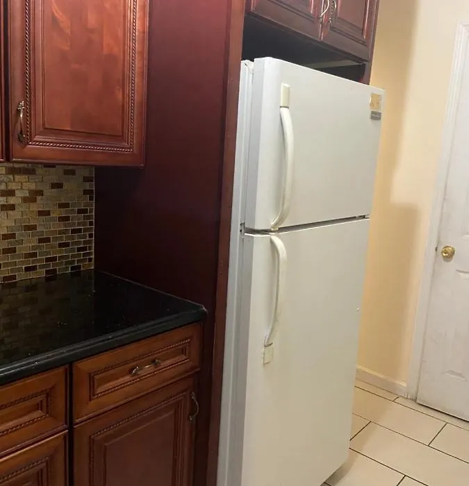 A Cheap Room In Queens-1