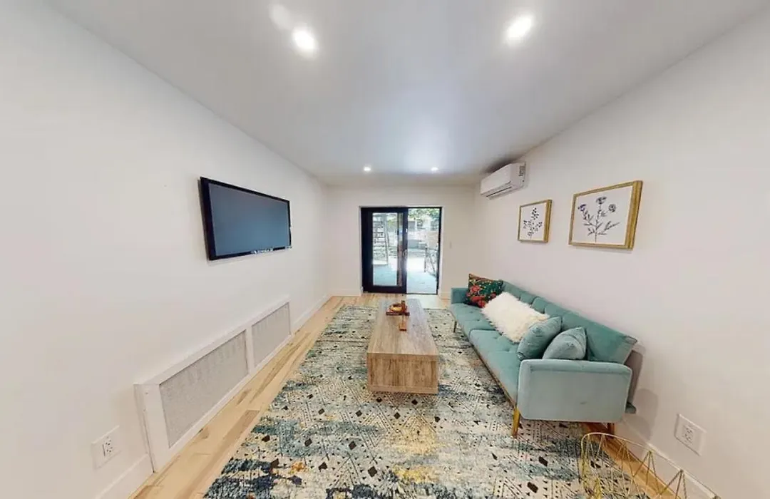 The Ralph Lane Ave Guest House In Brooklyn-1