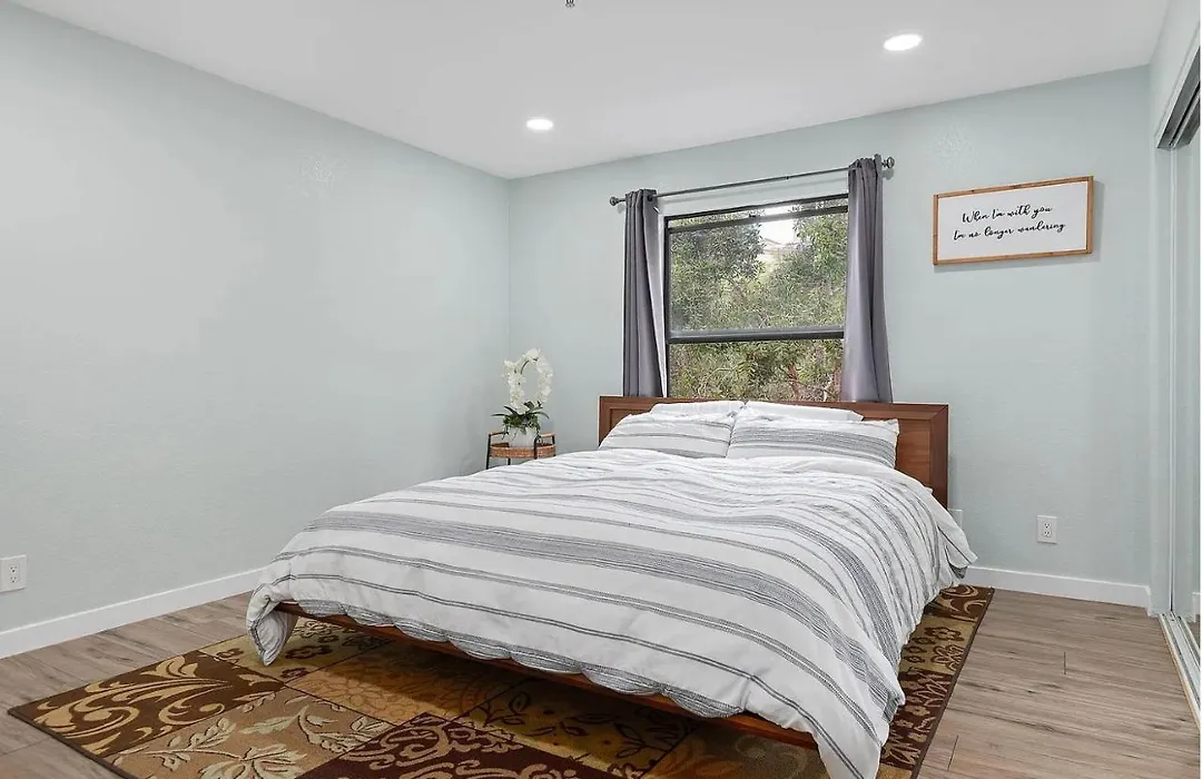 Pilla And Villa Guest House On 18 St Brooklyn Ny-1